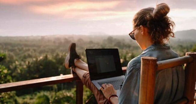 Experience remote work excellence as a woman embraces best practices with Juna's accounting services. Unleash your potential & redefine success. #RemoteWorkExcellence #JunaEmpowers